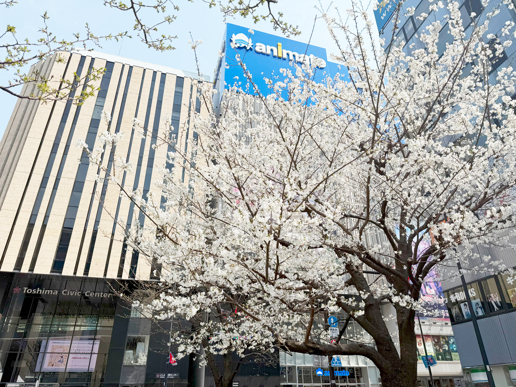 池袋アニメイト前